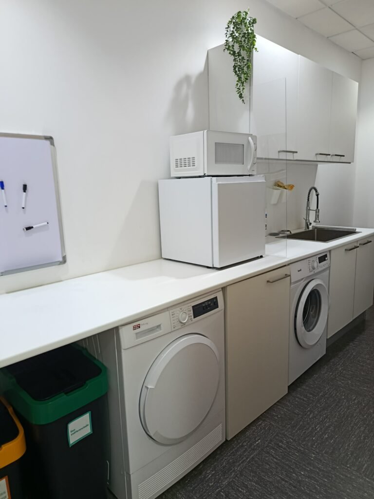 Instalações da sala de preparação alimentar e higienização